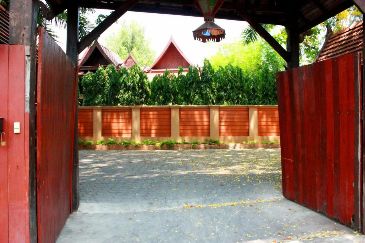 Club One Seven Gaymen Chiang Mai Ξενοδοχείο Εξωτερικό φωτογραφία
